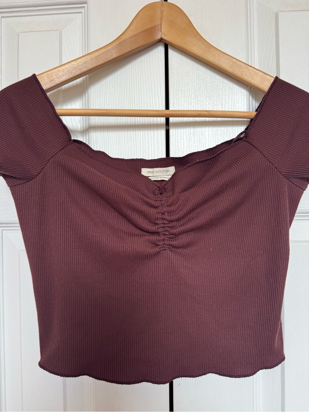 Y2K Urban Outfitters Brown Ribbed Off-Shoulder Ruched Crop Top Size M